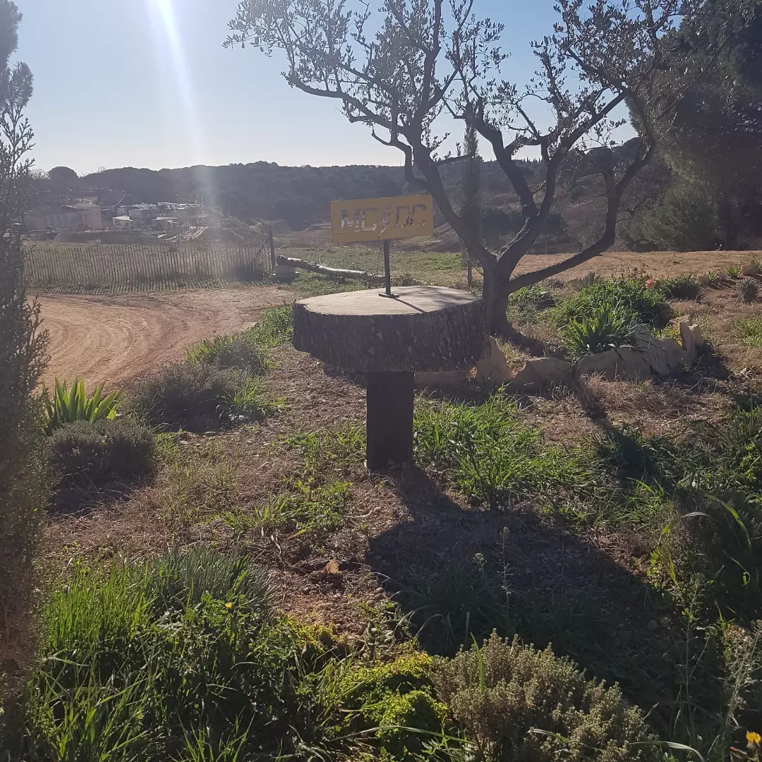 Mesdames si vous avez besoin pour des petits travaux - Miniature